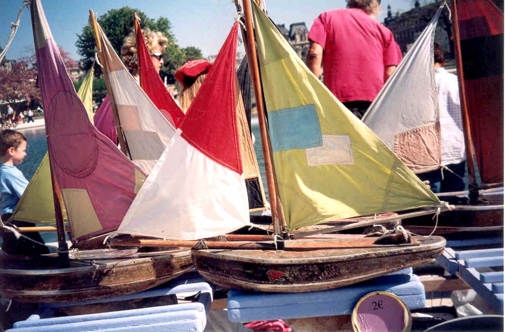 paris pond boats