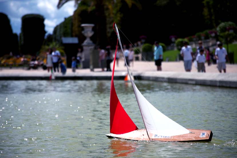Toy model sailboat